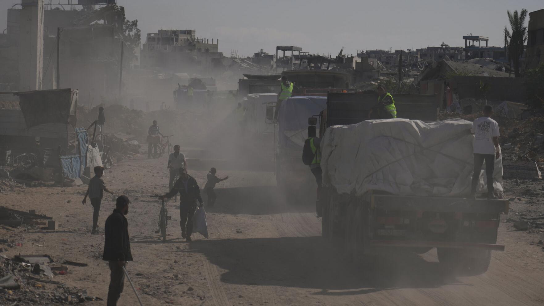 Trucks carrying aid for Gaza strip